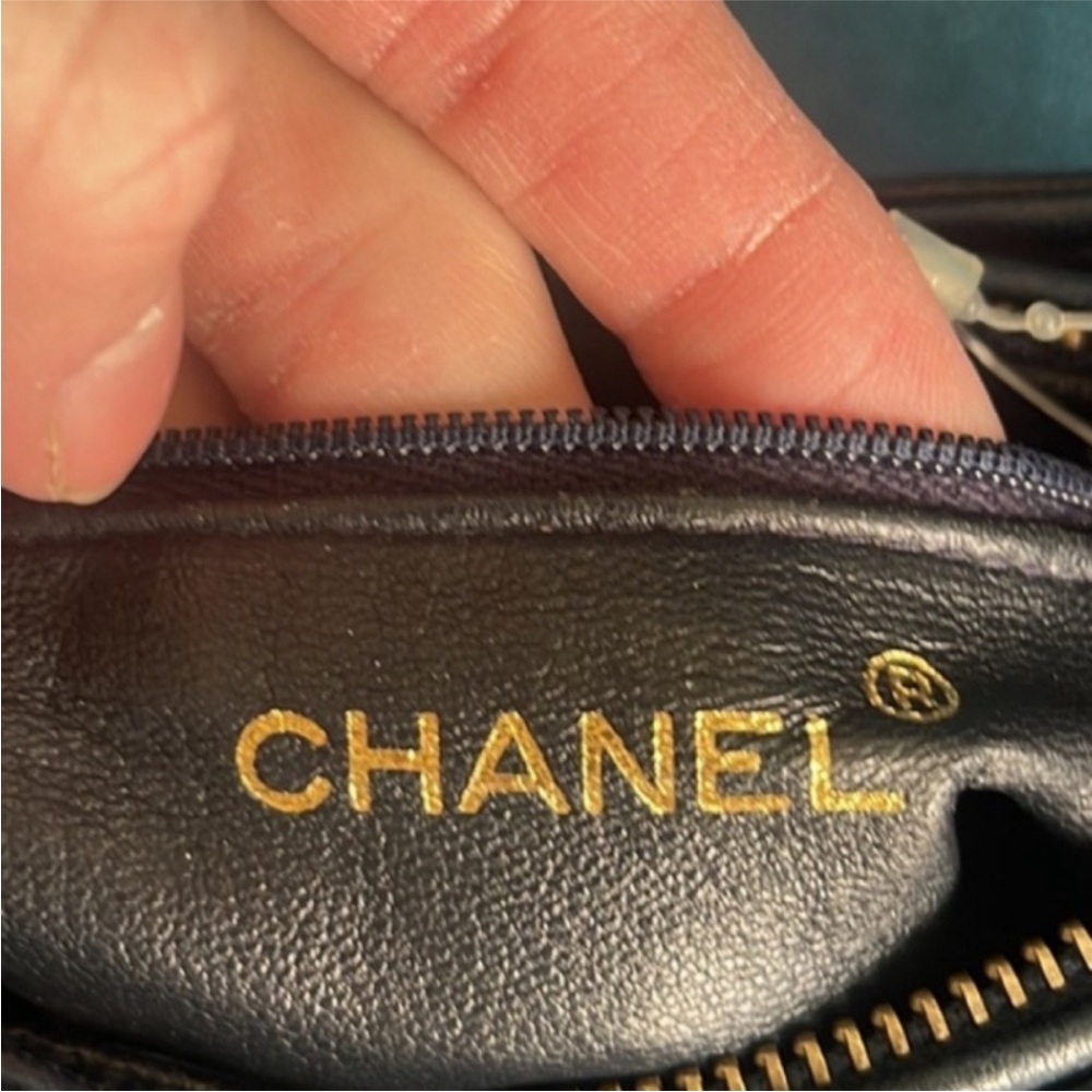⛔️SOLD⛔️ CHANEL Vintage '89-'91 RARE Quilted Tassel Shoulder Bag with COA - Picture 5 of 15